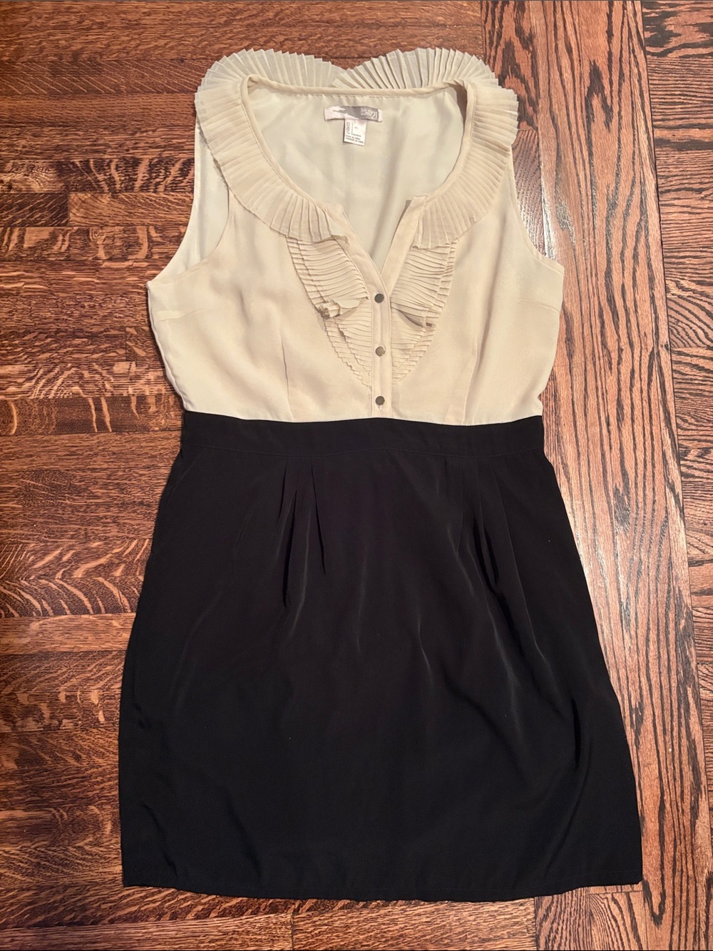 Forever 21 Cream and Black Sleeveless Pleated Collar Dress